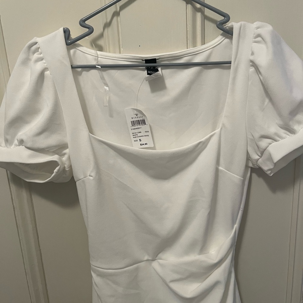 White women’s short sleeve mini dress